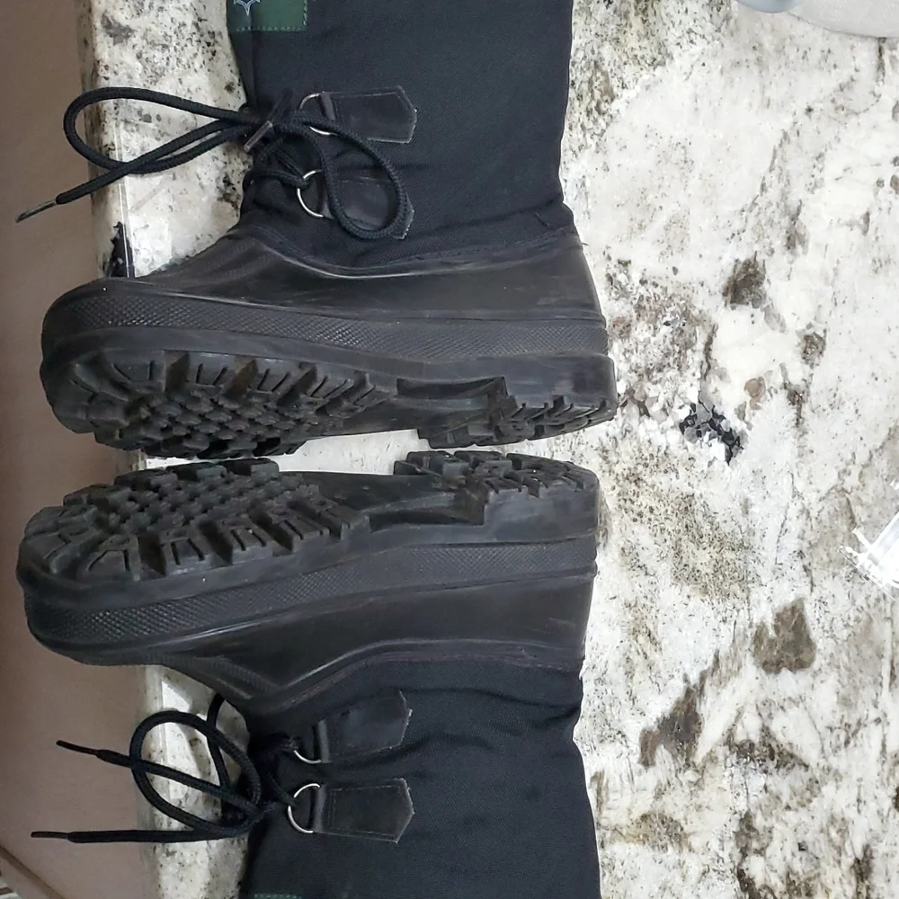 Yukon Avalance Boots Size 6 all weather black size 6 has flaw rain snow